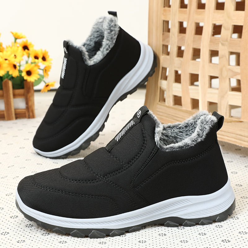 Men’s Winter Fleece-Lined Slip-On Shoes — Waterproof, Slip-Resistant, Wide Toe Box, Built for Warmth, Stability, and Confident Steps on Snowy Days.