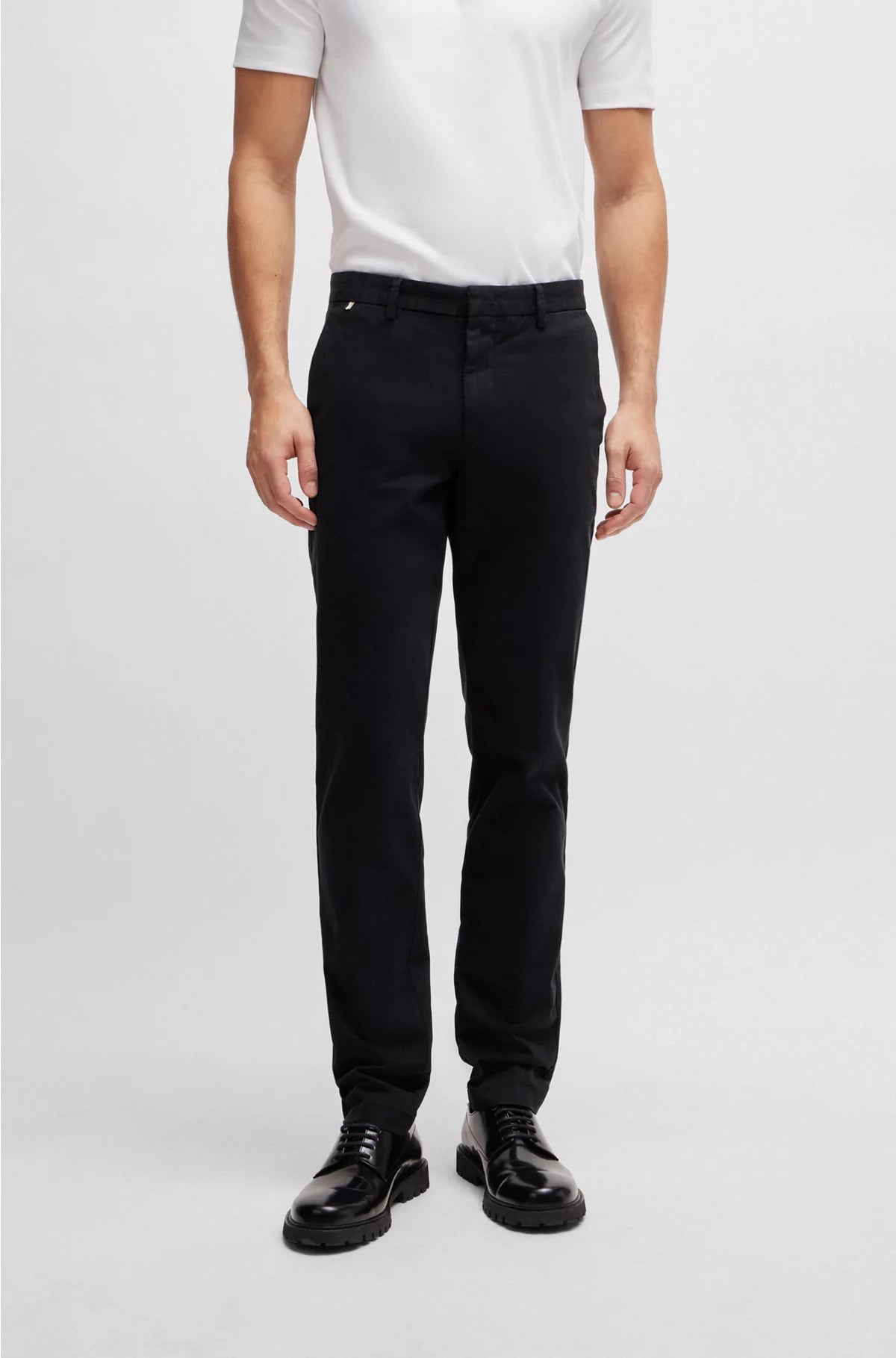 SLIM-FIT CHINOS IN STRETCH-COTTON GABARDINE