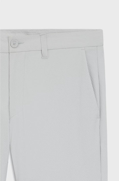 SLIM-FIT CHINOS IN STRETCH SEERSUCKER
