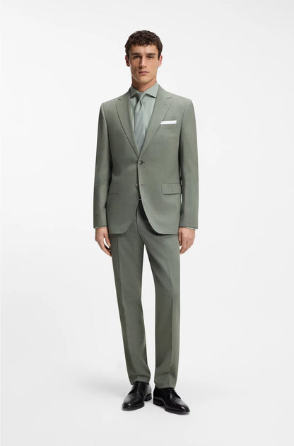 EASY-CARE SUIT IN STRETCH CLOTH WITH WOOL