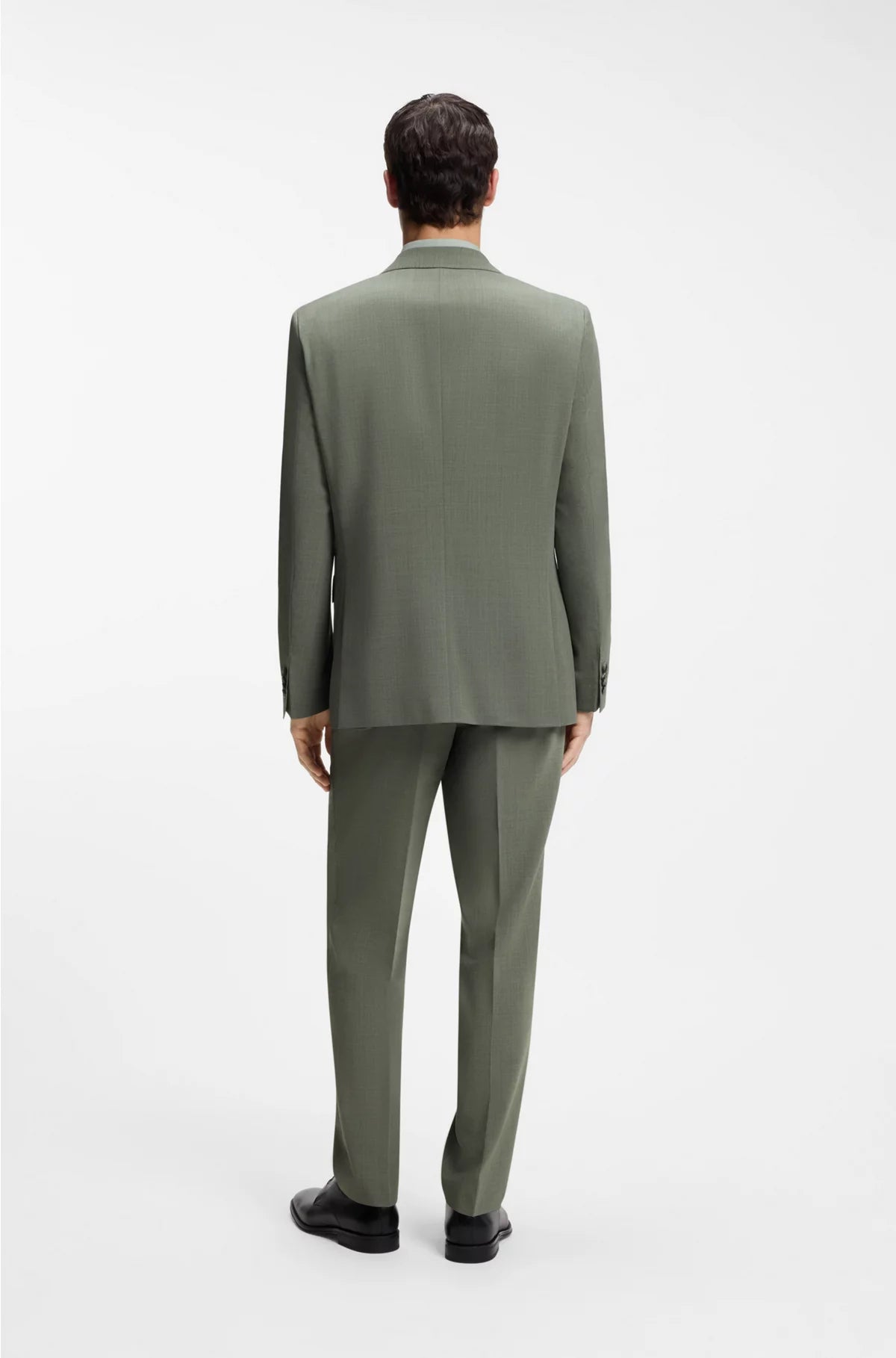 EASY-CARE SUIT IN STRETCH CLOTH WITH WOOL